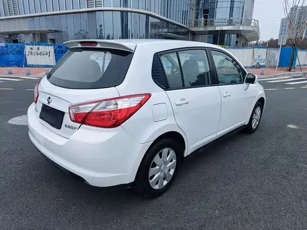Venucia R50 2015
