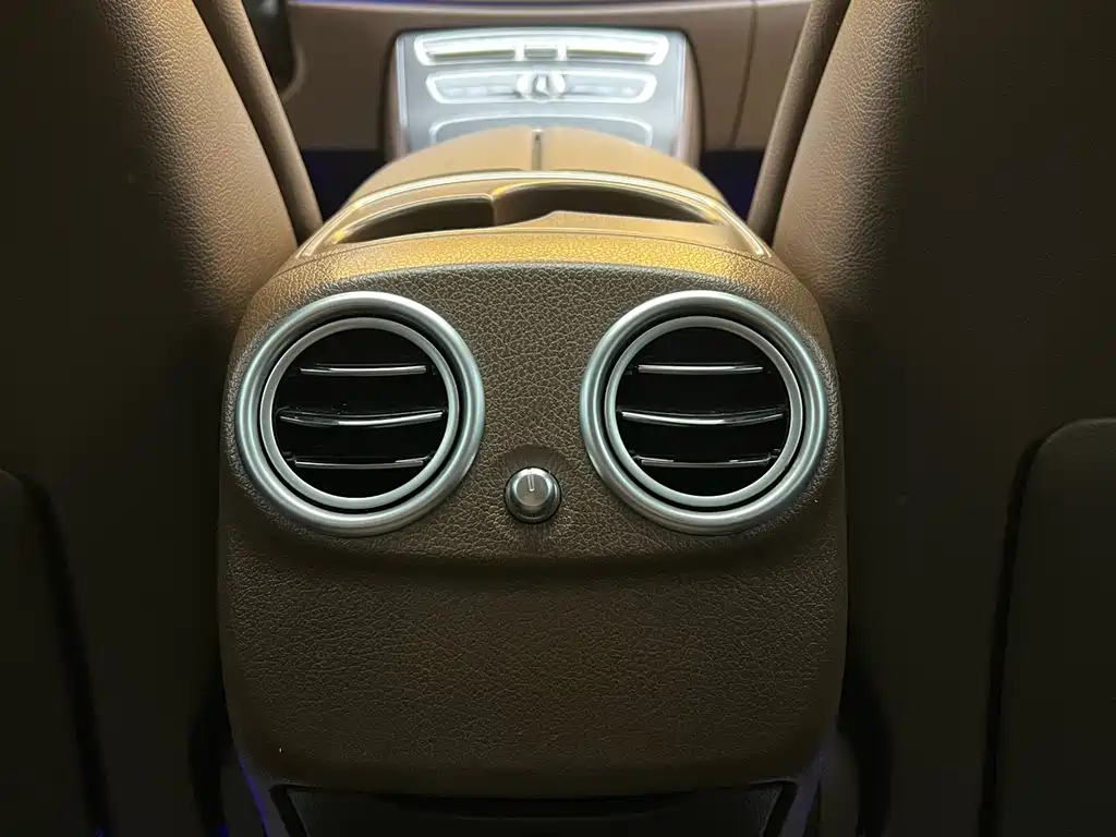 Mercedes-Benz E-Class 2019 — фото 25