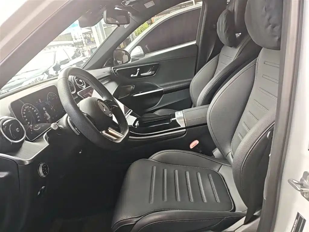 Mercedes-Benz C-Class 2024 — фото 15