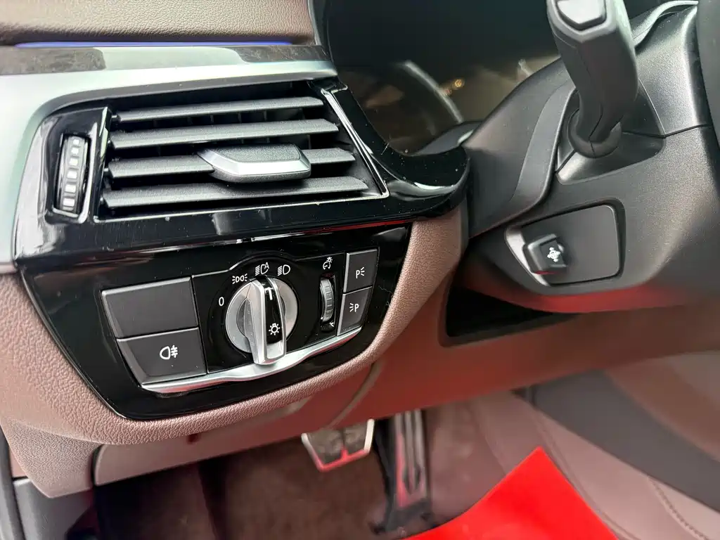 BMW 5 Series 2022 — фото 12