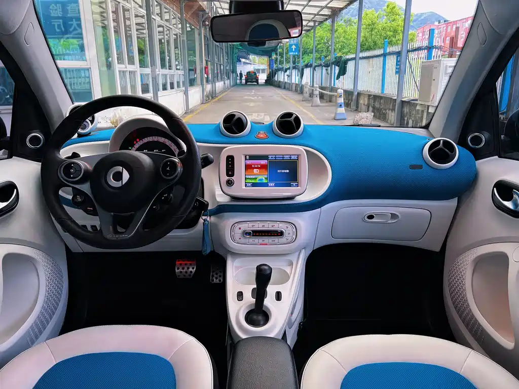 smart Fortwo 2017 — фото 11