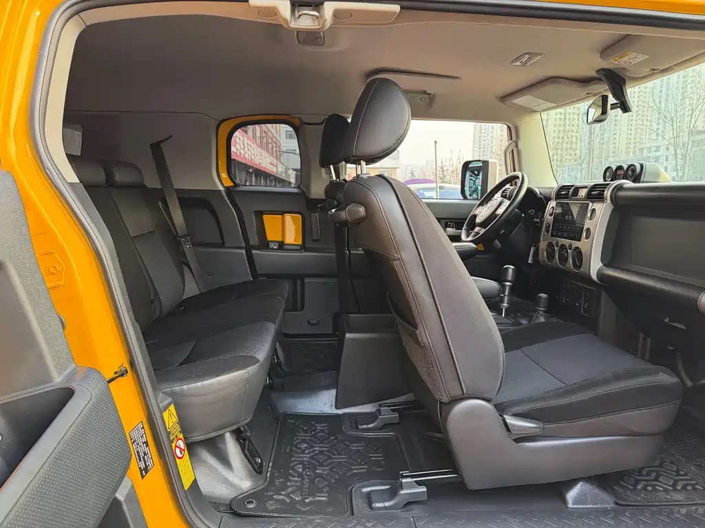 Toyota FJ Cruiser 2017 — фото 12