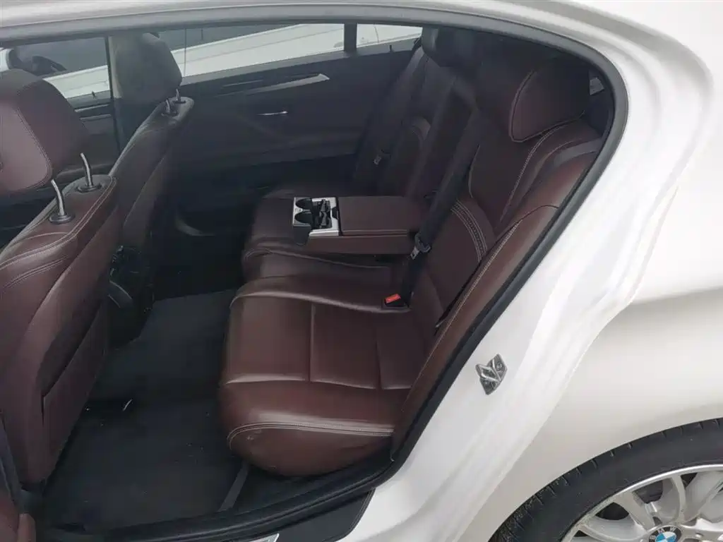 BMW 5 Series 2016 — фото 17