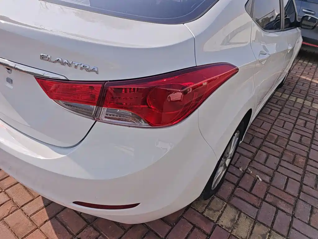Hyundai Elantra Langdong 2015 — фото 24