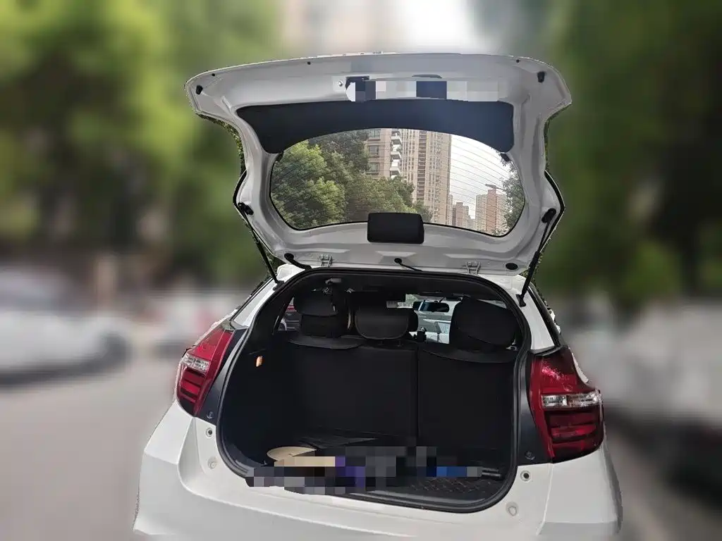 Toyota Yaris L 2019 — фото 15