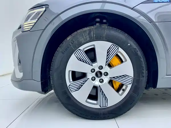 Audi e-tron 2026