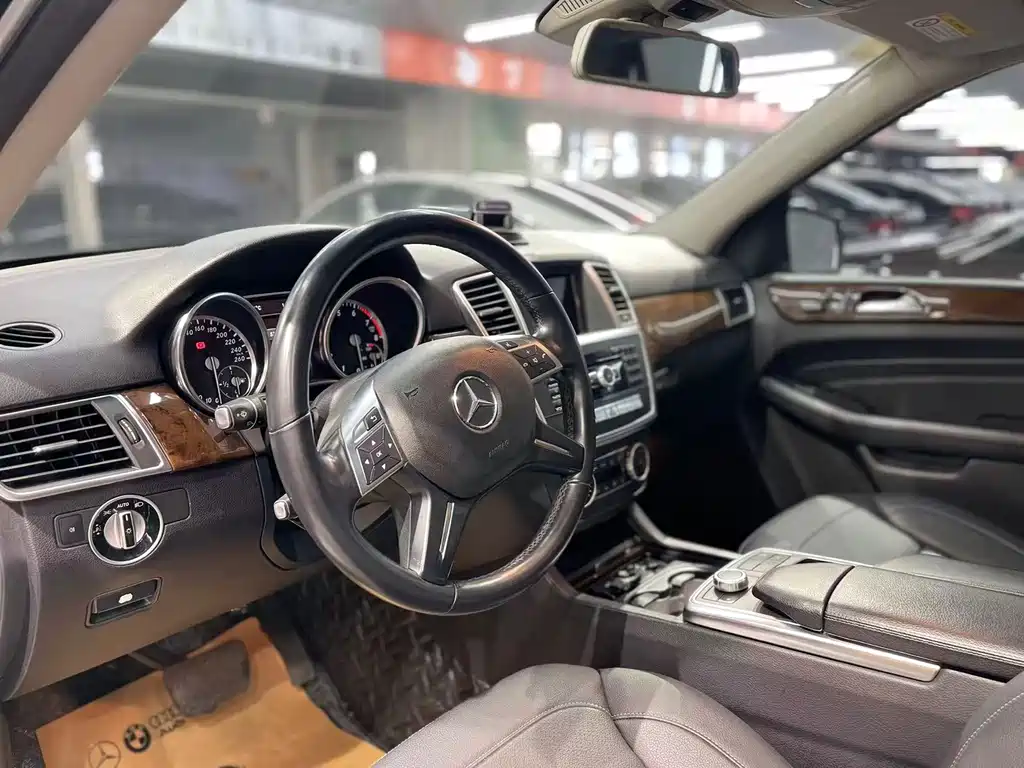 Mercedes-Benz M-Class 2015 — фото 11