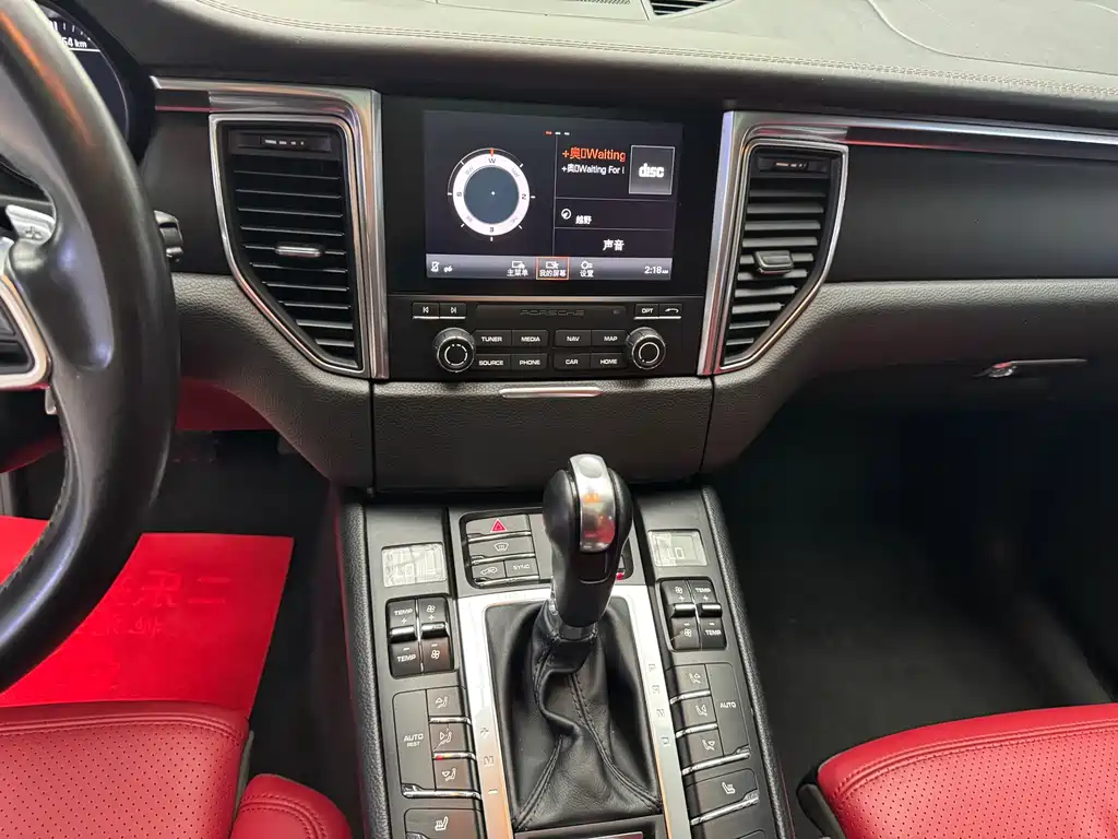 Porsche Macan 2017 — фото 13