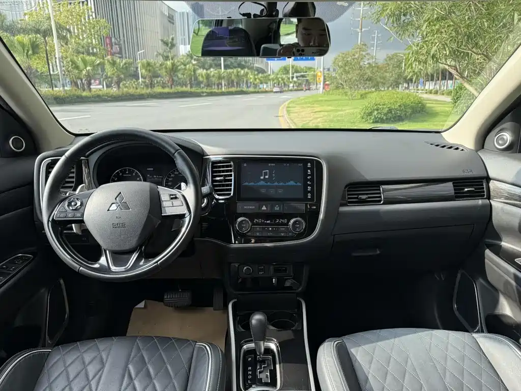 Mitsubishi Outlander 2020