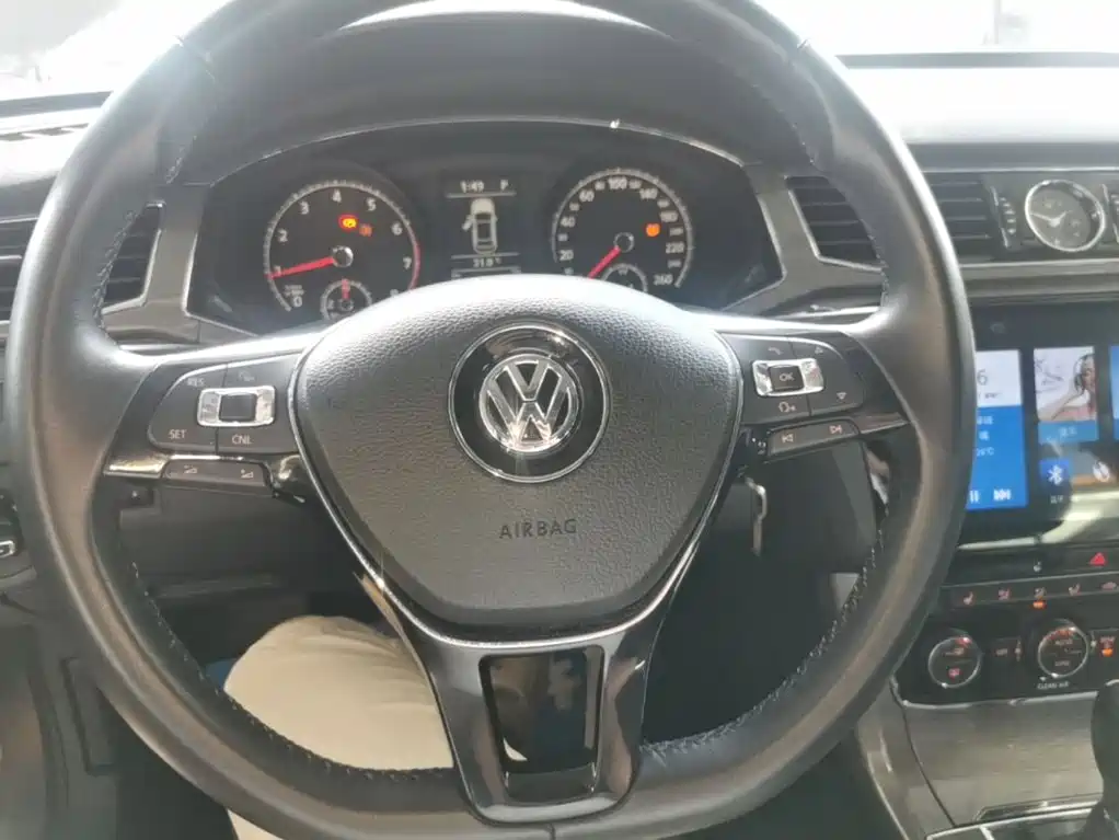 Volkswagen Passat 2016 — фото 11
