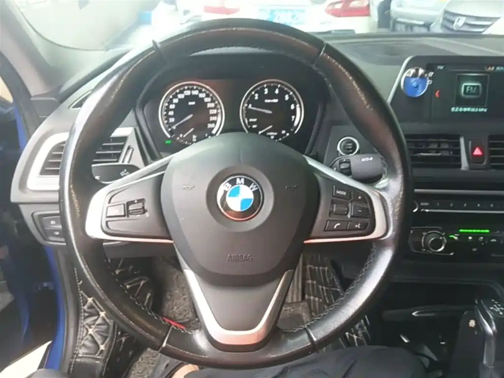 BMW 1 Series 2018 — фото 11
