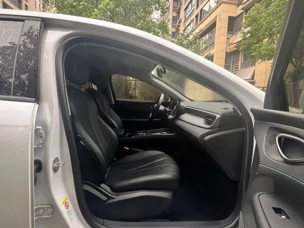 BYD Seal 05 DM-i 2025 — фото 8
