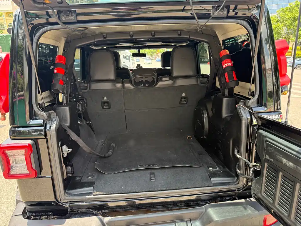 Jeep Wrangler 2018 — фото 18
