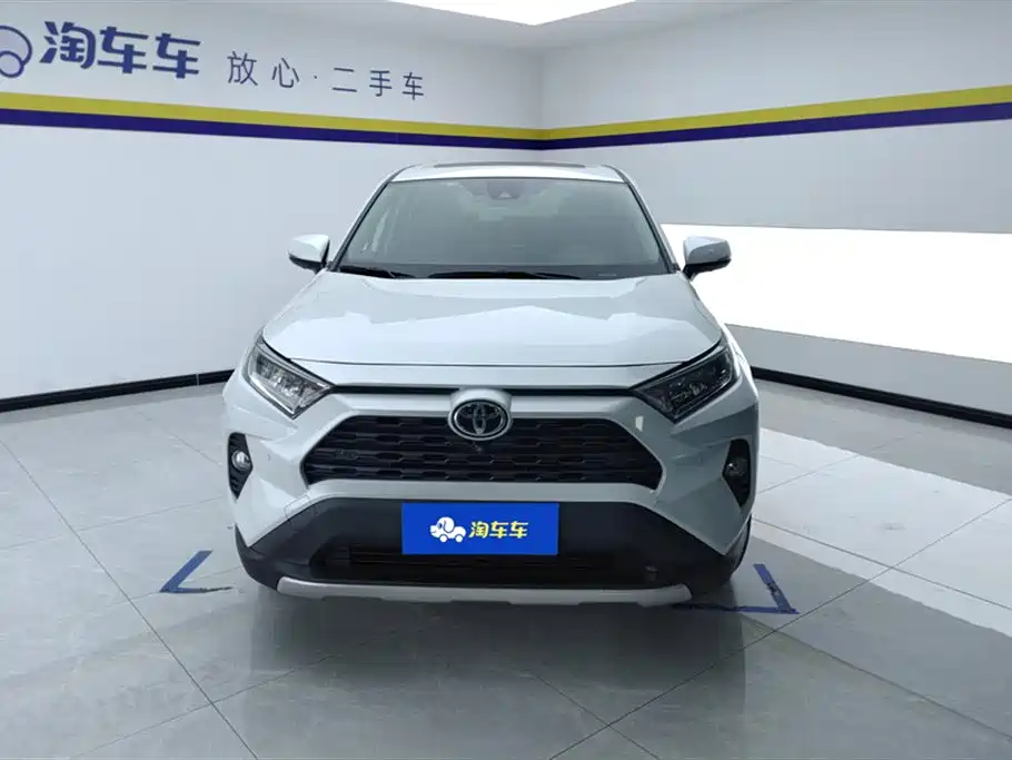 Toyota RAV4 2023 — фото 2
