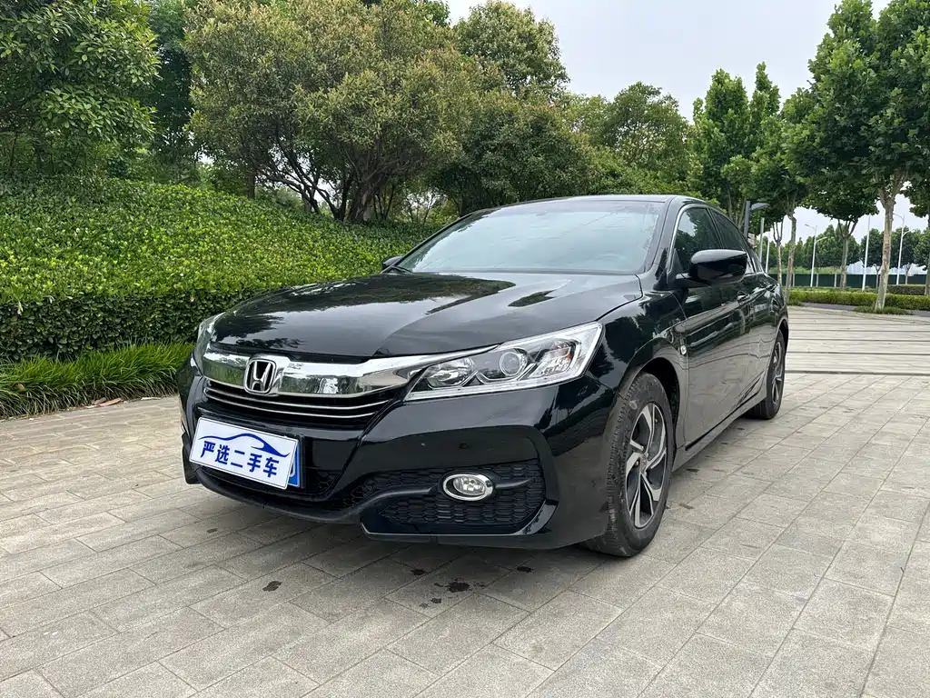Honda Accord 2018 — фото 1