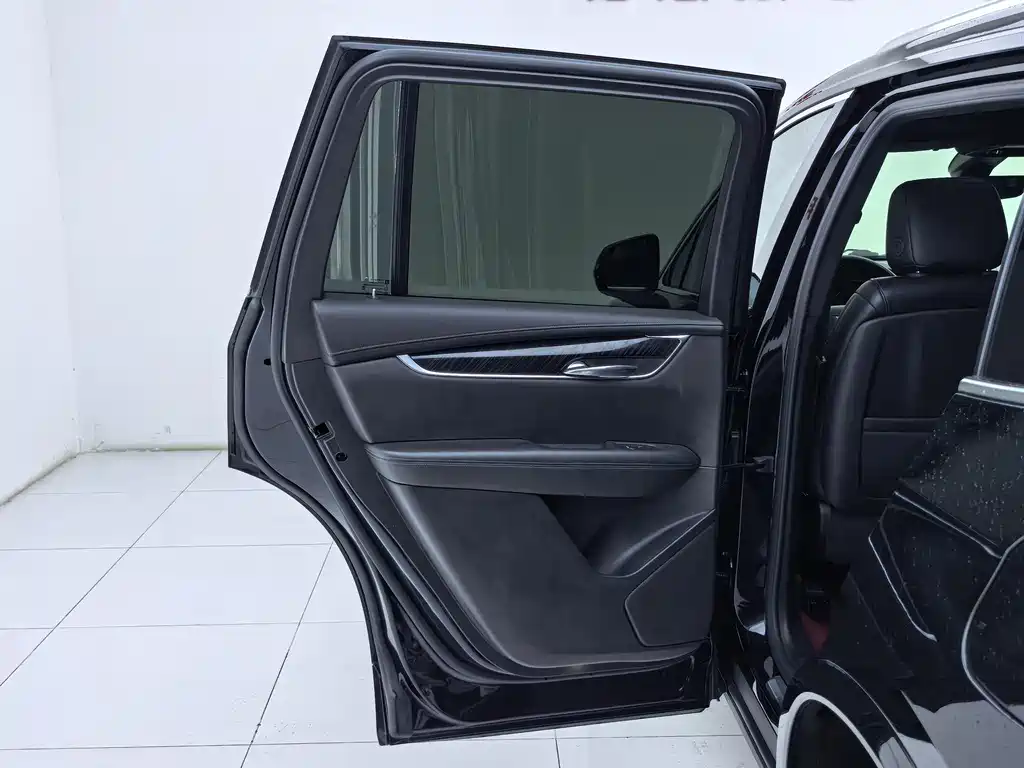 Cadillac XT6 2021 — фото 18