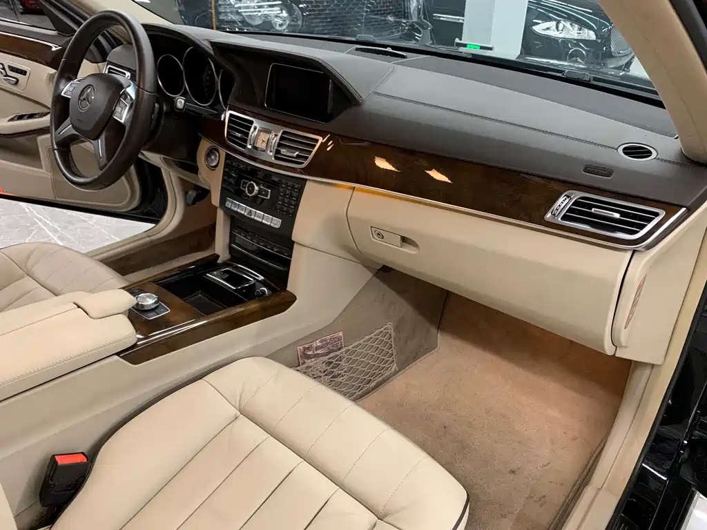 Mercedes-Benz E-Class 2015 — фото 11