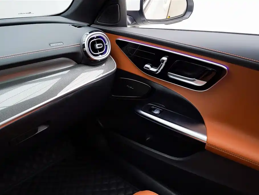 Mercedes-Benz C-Class 2023 — фото 12