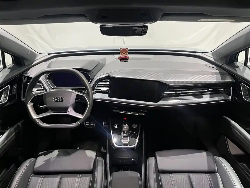 Audi Q4 e-tron 2024 — фото 7