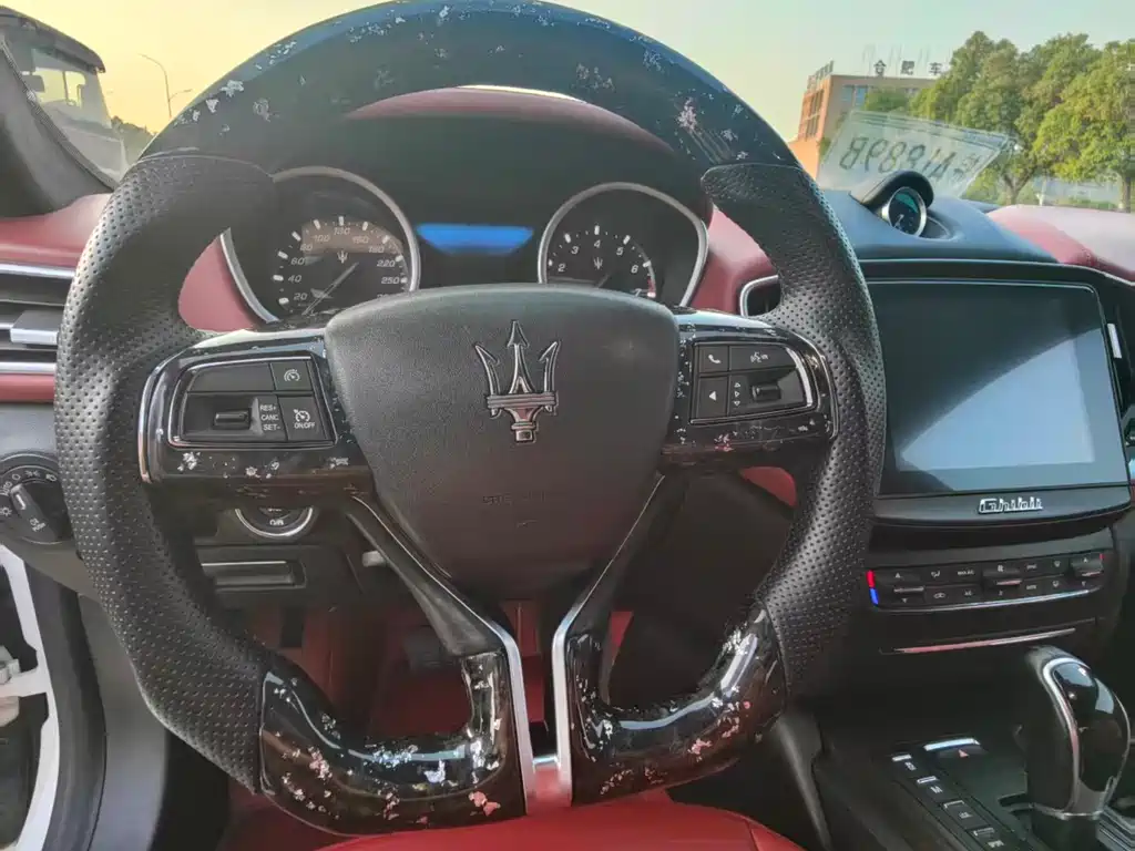 Maserati Ghibli 2017 — фото 11