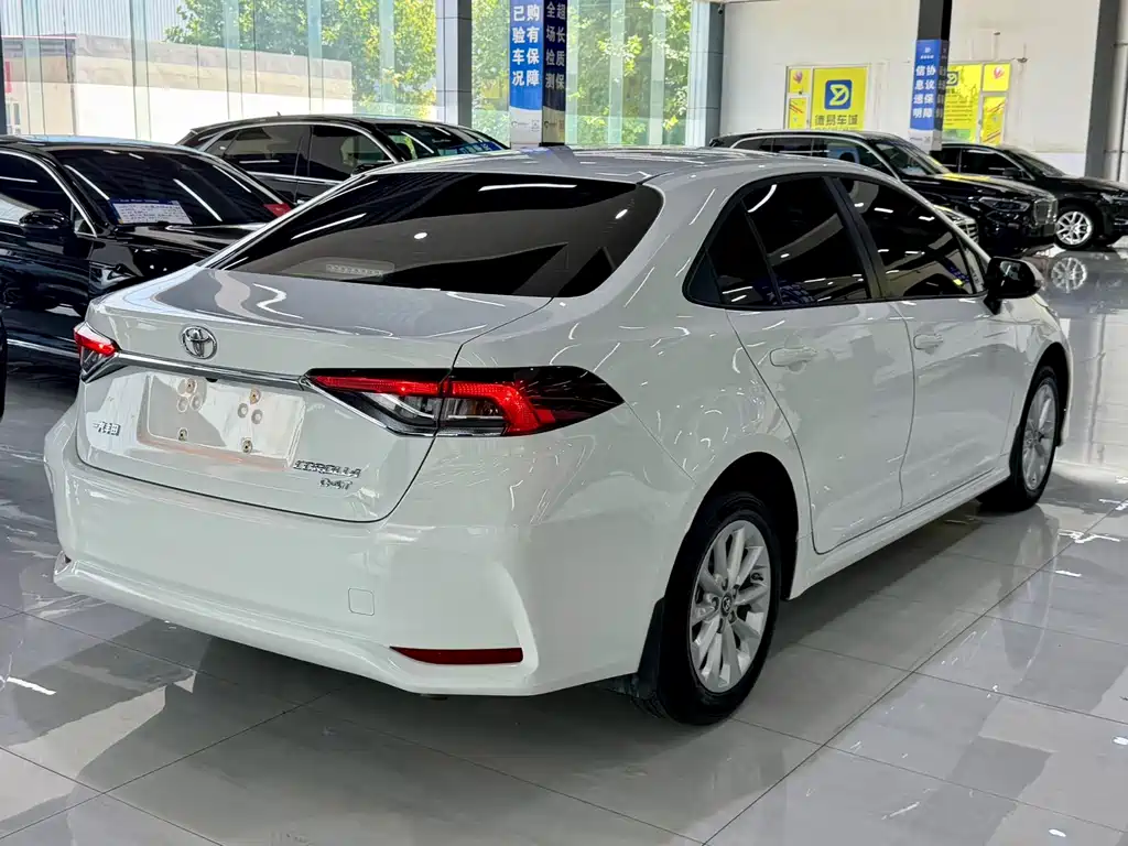 Toyota Corolla 2023 — фото 11