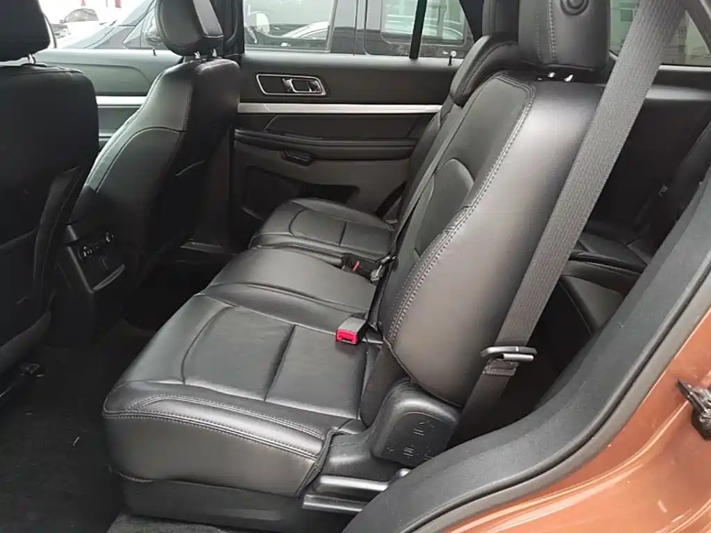 Ford Explorer 2018 — фото 17