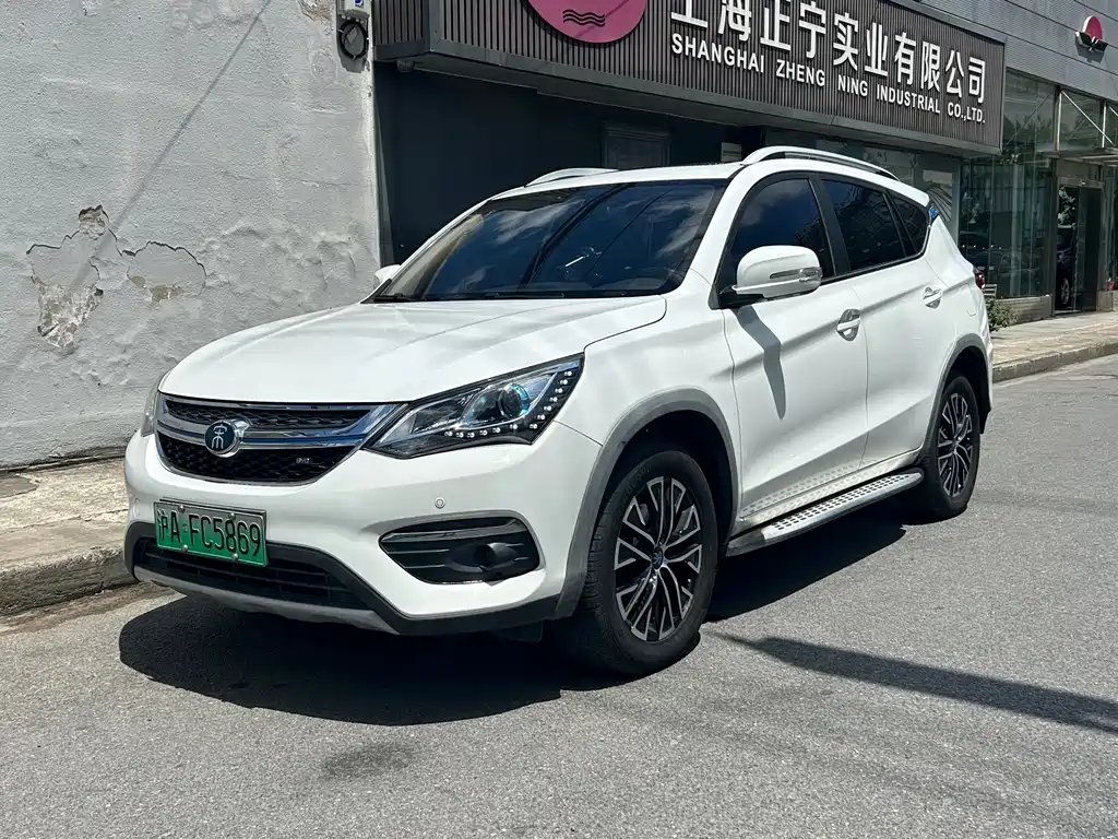 BYD Song New Energy 2017 — фото 1