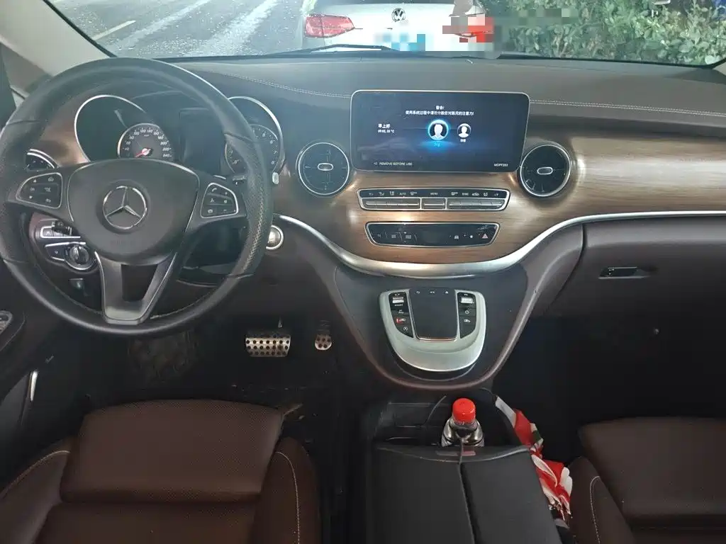 Mercedes-Benz V-Class 2023 — фото 13