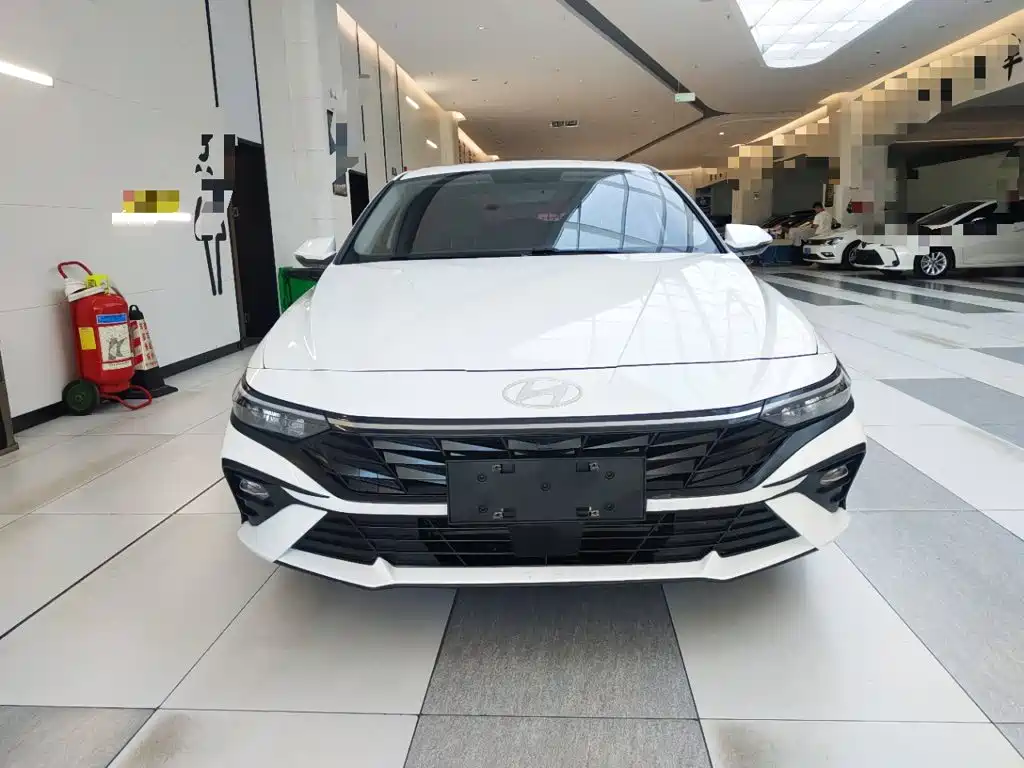 Hyundai Elantra 2024