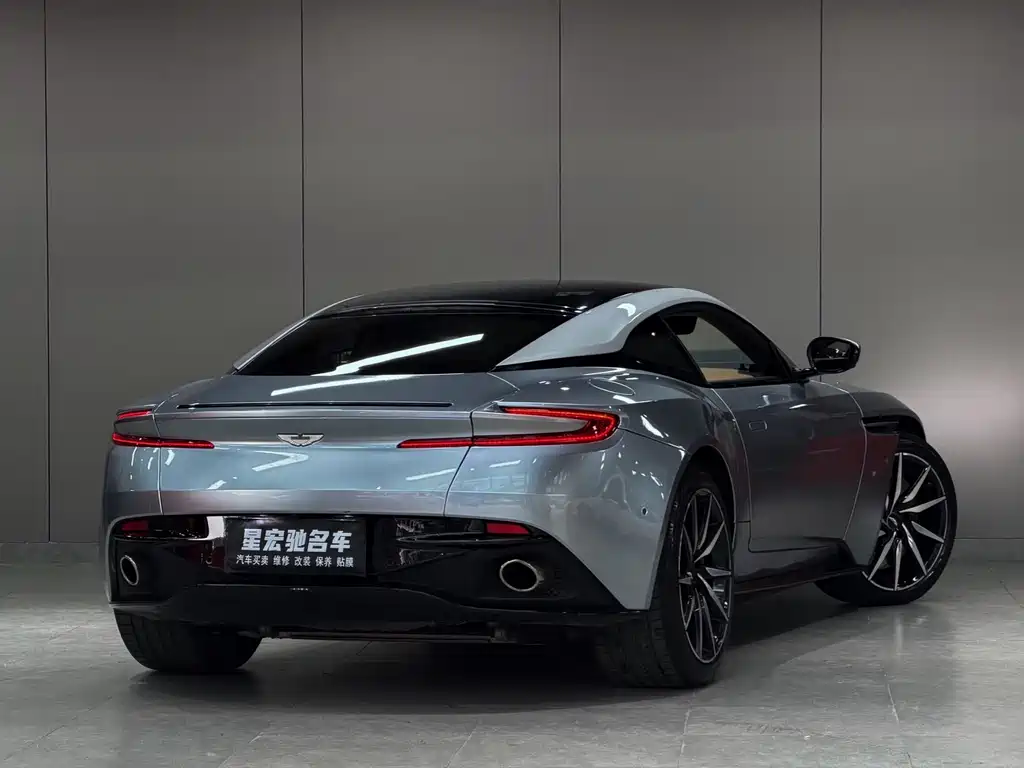 Aston Martin DB11 2017 — фото 8