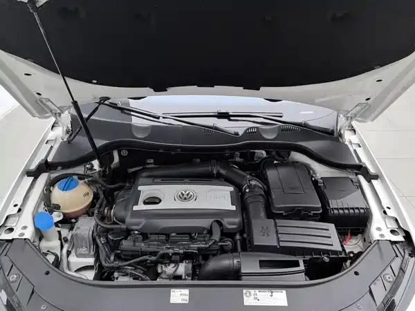 Volkswagen Magotan 2012
