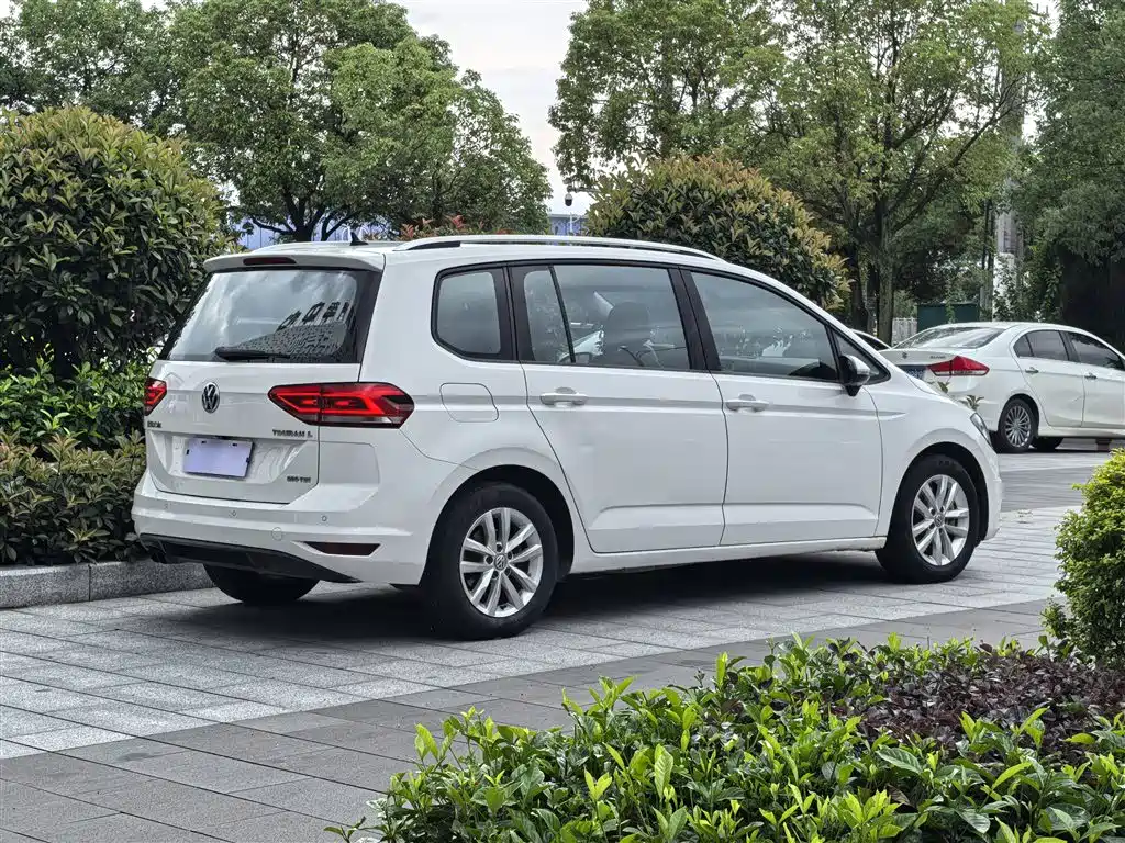 Volkswagen Touran 2020 — фото 6