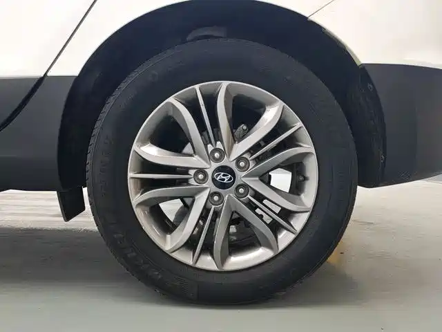 Hyundai ix35 2015 — фото 18