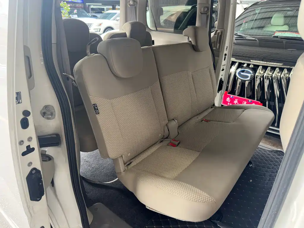 Nissan NV200 2017 — фото 15