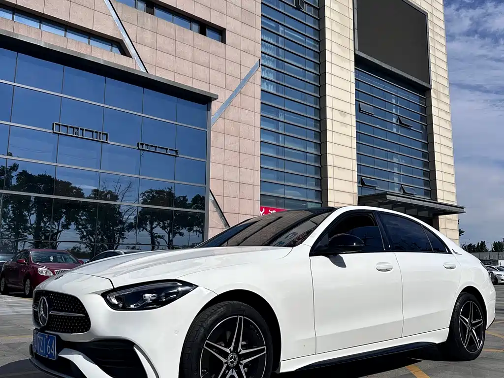 Mercedes-Benz C-Class 2023 — фото 1