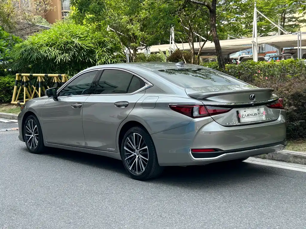 Lexus ES 2022 — фото 6