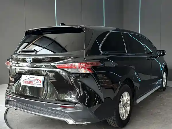 Toyota Granvia 2024