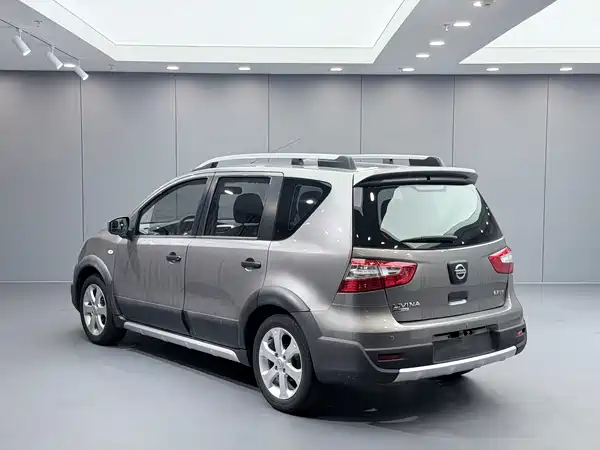 Nissan Livina 2015