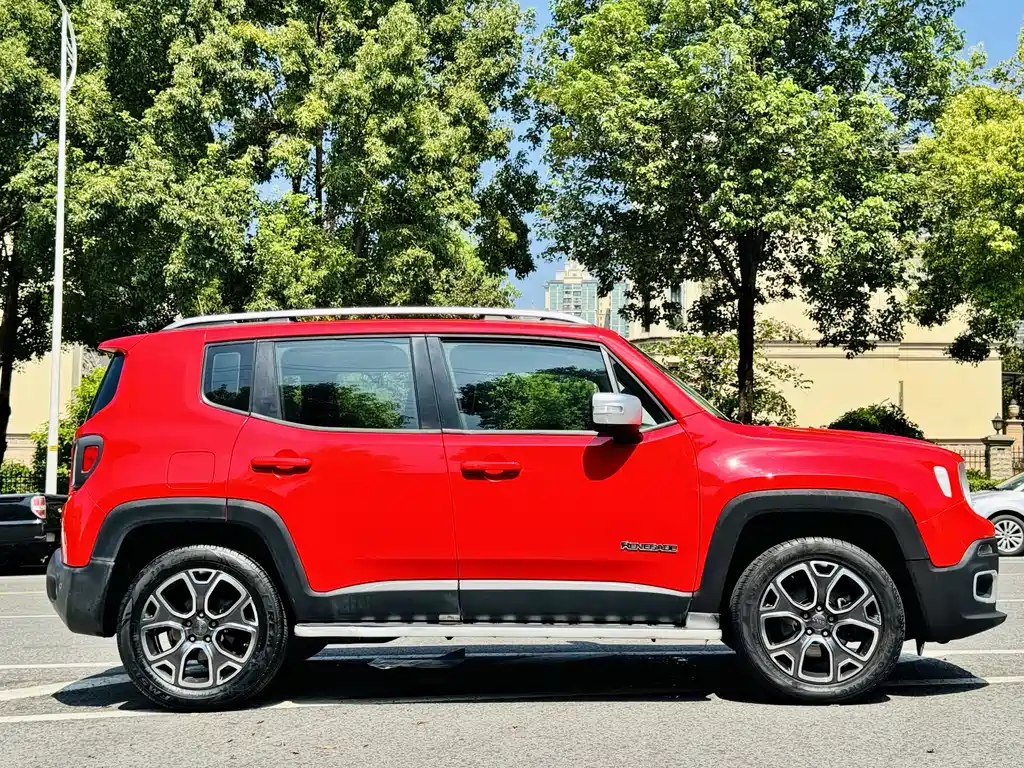 Jeep Freeman 2017 — фото 17