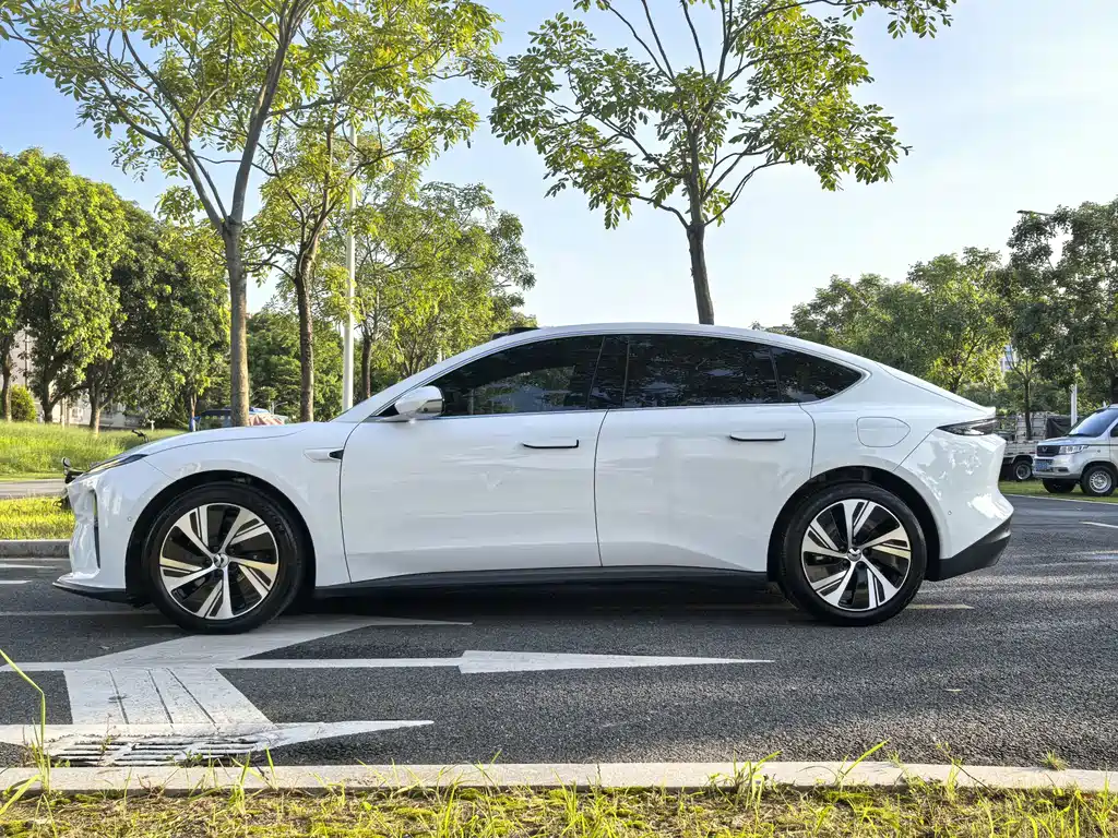 NIO ET5 2025