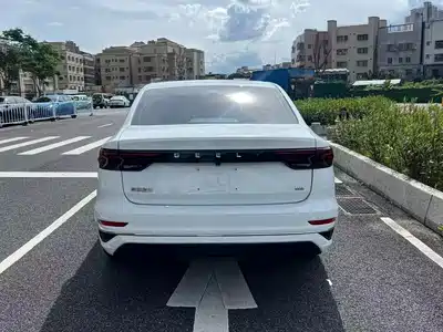 Geely Emgrand 2021