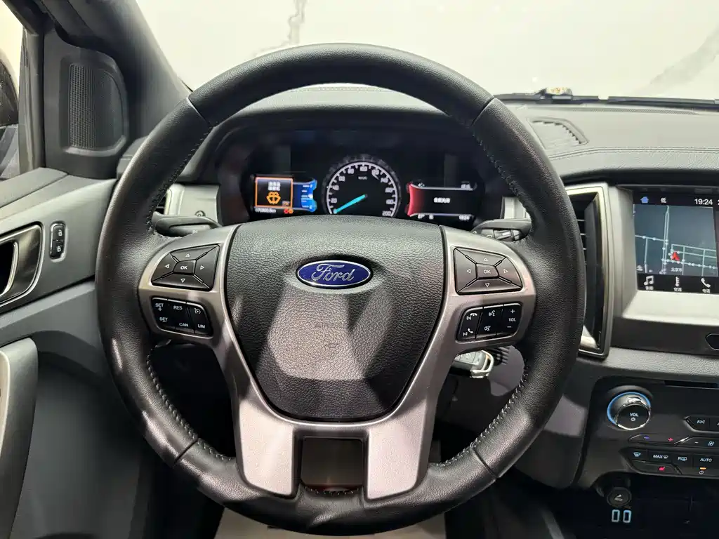 Ford Everest 2017 — фото 10
