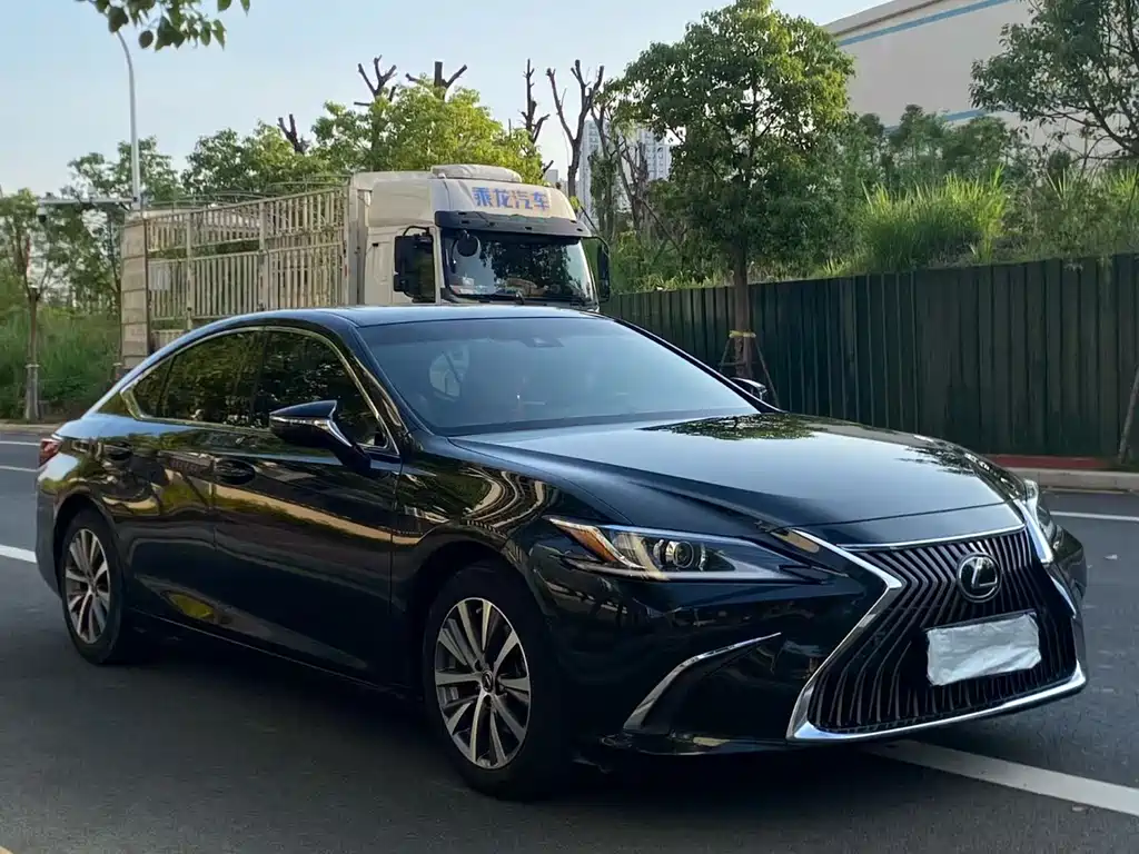 Lexus ES 2019 — фото 3