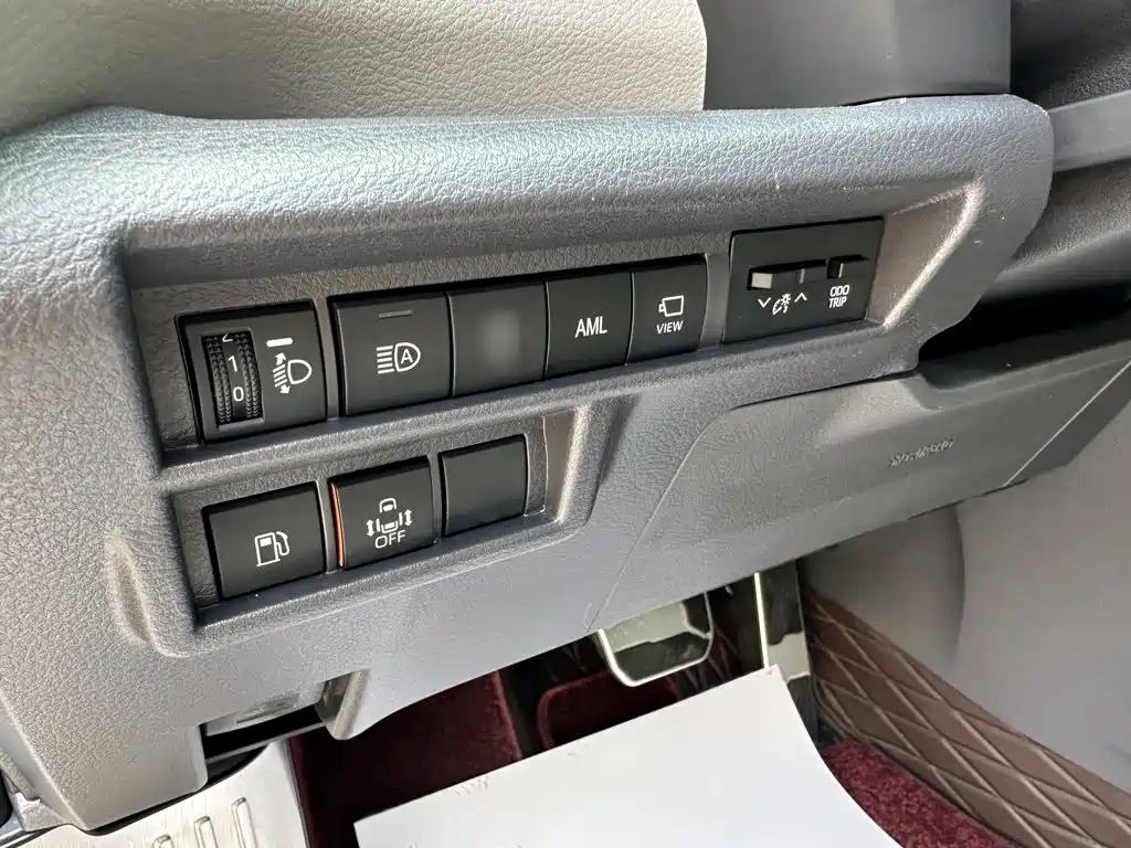 Toyota Granvia 2024 — фото 18