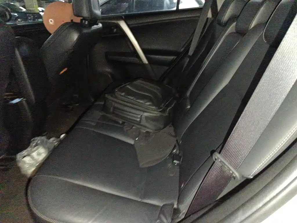Toyota RAV4 2016 — фото 15