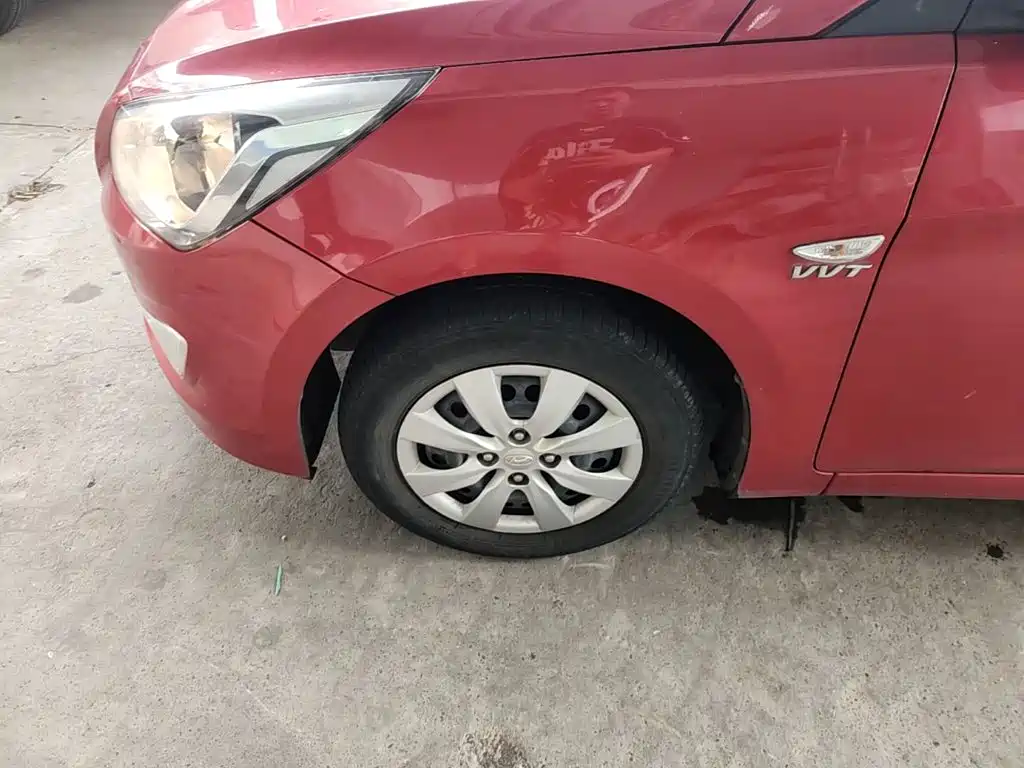 Hyundai Verna 2015 — фото 23