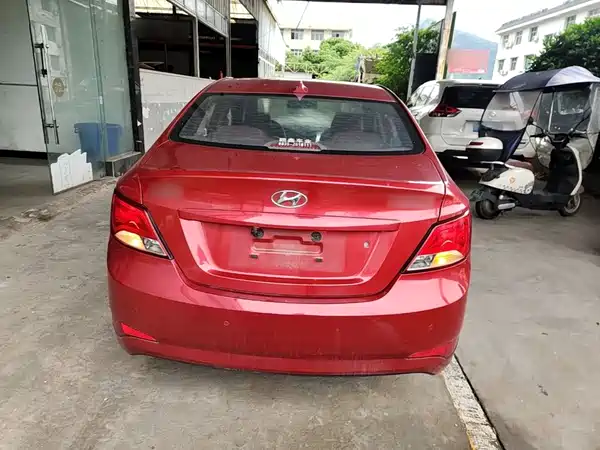 Hyundai Accent 2015