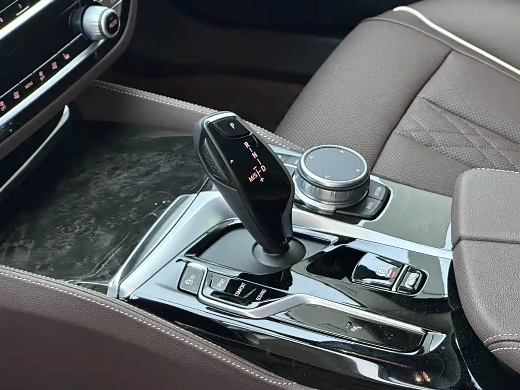 BMW 5 Series 2021 — фото 11