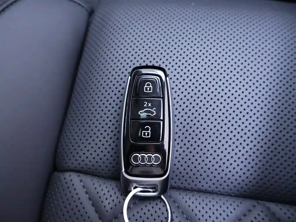 Audi A8 2023 — фото 25