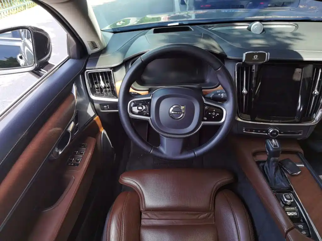 Volvo S90 2017 — фото 11